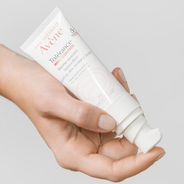 Model holding Avène Tolerance Control Soothing Skin Recovery Balm for Dry Sensitive Skin 40ml