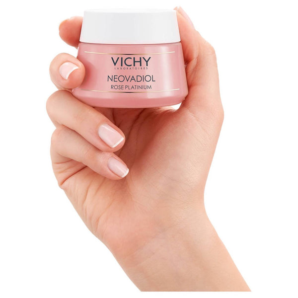 Vichy Neovadiol Rose Platinium Day Care 50ml in hand