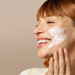 a women applying the mask to her face