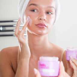 a women applying Hello Sunday The Recovery One Glow Face Mask to her face
