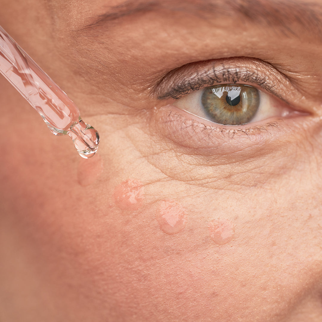 A model applying Gatineau Age Benefit Youth Revitalising Oil Serum 30ml to her face